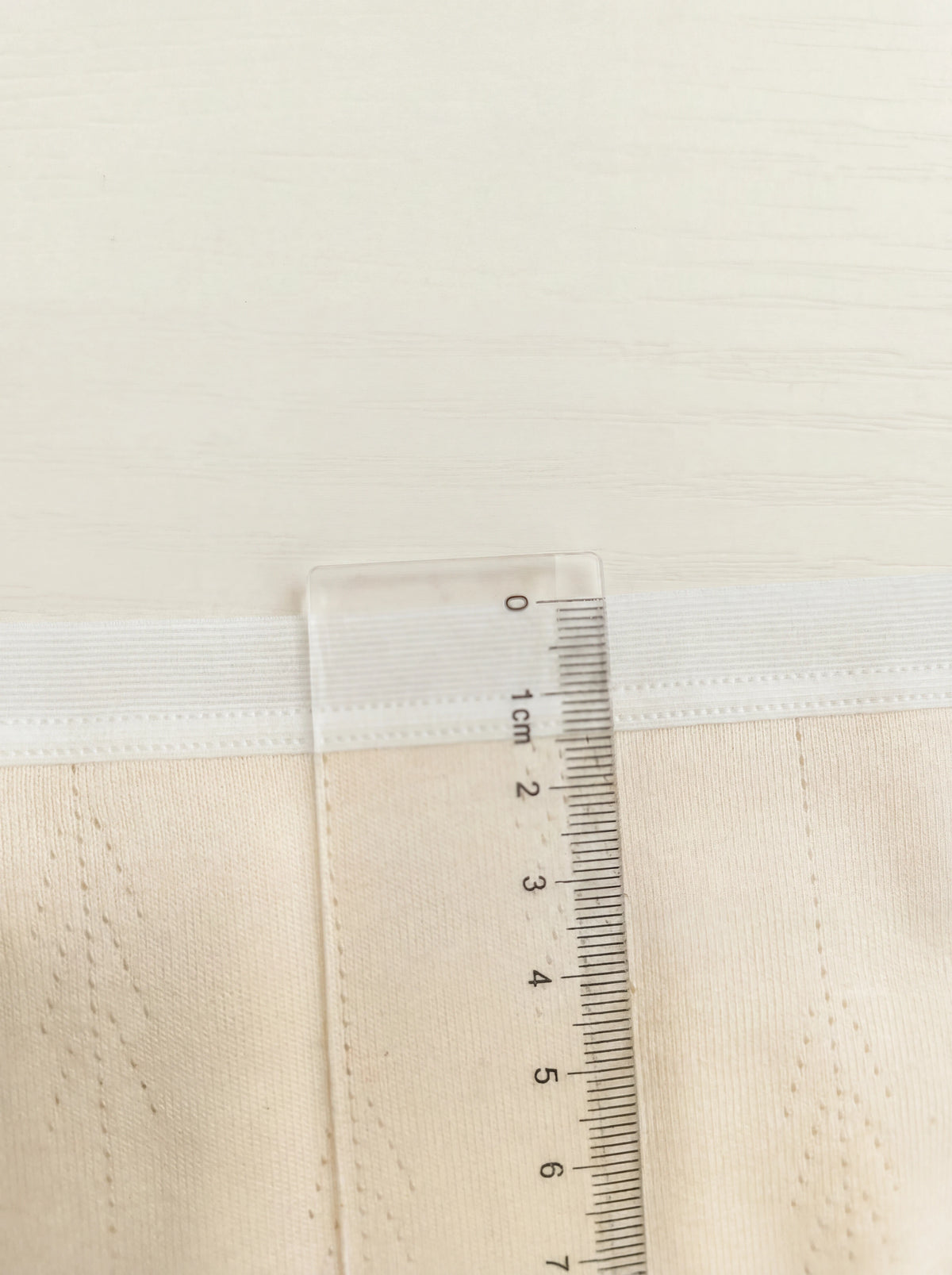 Enclosed thin waistband